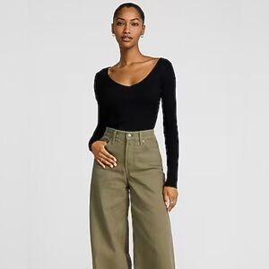 Express- Soft Fitted Double V-Neck Sweater- L